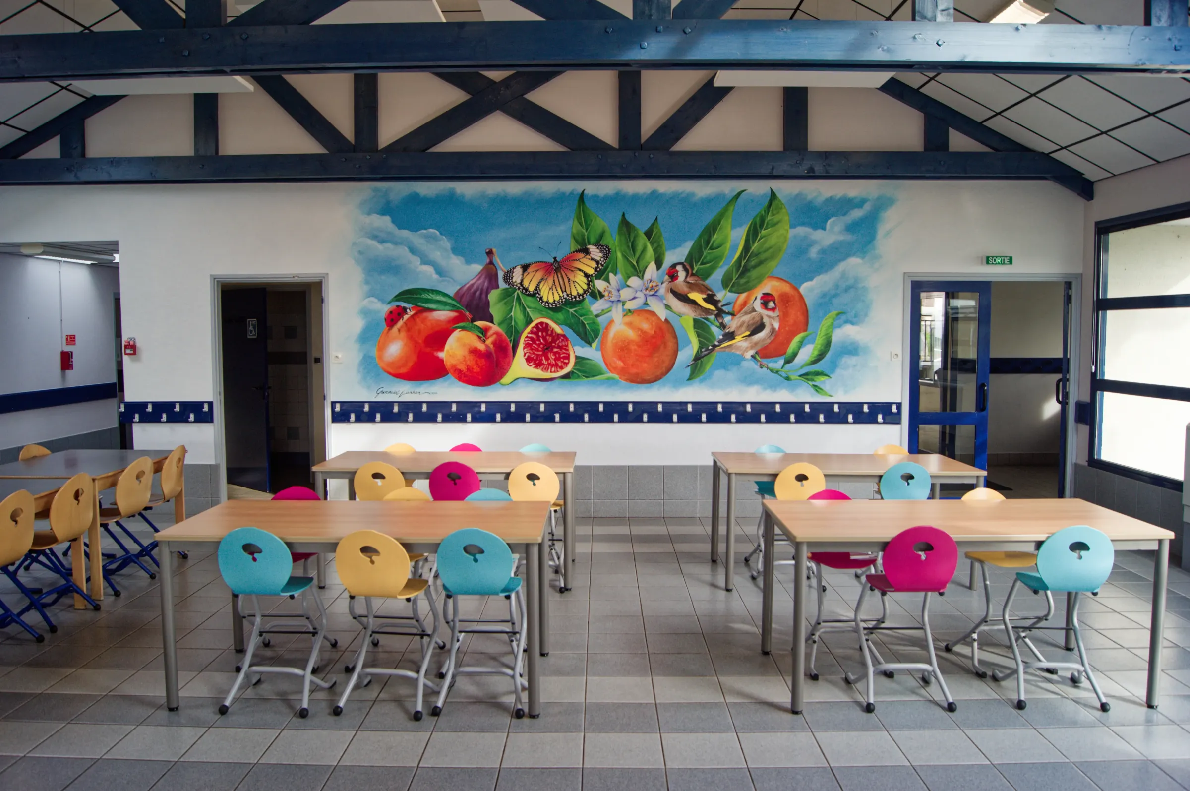 Décoration murale trompe-l'œil personnages fruits et légumes, réfectoire école maternelle Plestin-les-Grèves